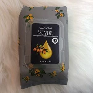 Makeup remover wipes